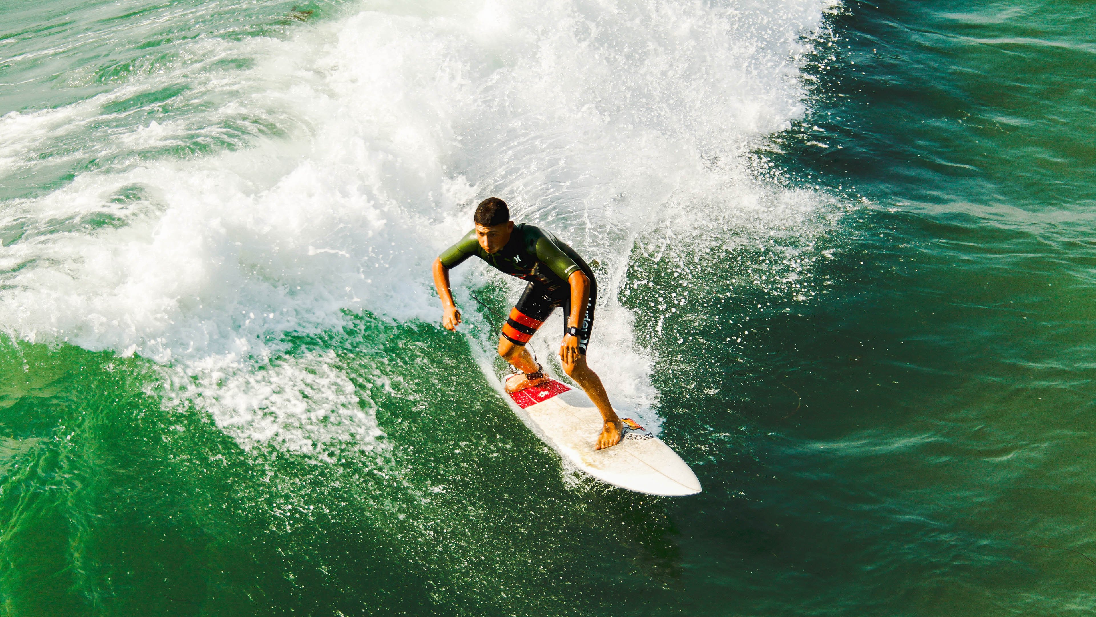 开云官方-_自然攀岩探险：回归大山的纯粹运动_，自由攀岩第一人